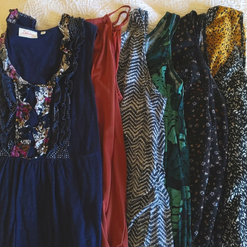 Bundle of SIX assorted tanks *SPRING CLEANING SALE*